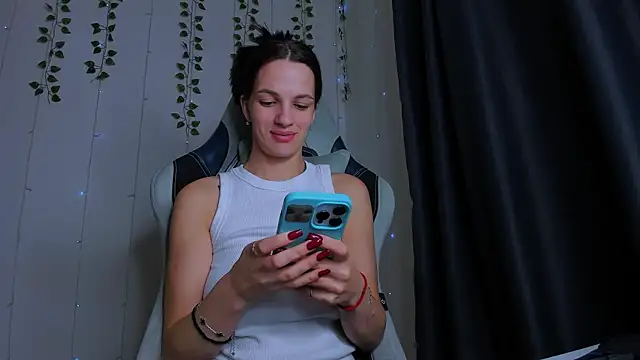 Snapshot of KarlaSim chatting on November 1, 2025, 8:52 am KarlaSim online show from November 1, 2025, 8:52 am