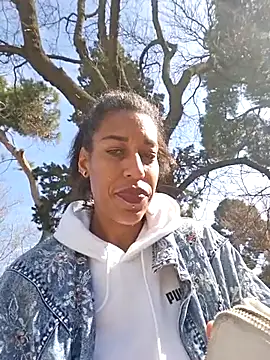 Snapshot of Goldenlace chatting on February 20, 2025, 11:42 am Goldenlace online show from February 20, 2025, 11:42 am