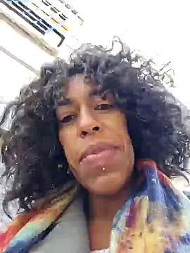 Snapshot of Goldenlace chatting on February 4, 2025, 12:11 pm Goldenlace online show from February 4, 2025, 12:11 pm