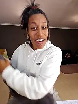 Snapshot of Goldenlace chatting on March 20, 2025, 11:12 pm Goldenlace online show from March 20, 2025, 11:12 pm