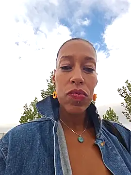 Snapshot of Goldenlace chatting on September 10, 2025, 10:36 am Goldenlace online show from September 10, 2025, 10:36 am