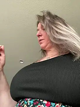 Snapshot of Vivian_MayXxX chatting on February 12, 2025, 10:04 pm Vivian MayXxX online show from February 12, 2025, 10:04 pm