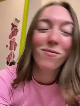 Snapshot of Daisy_Michto_Officiel chatting on March 18, 2025, 1:57 am Daisy Michto Officiel online show from March 18, 2025, 1:57 am