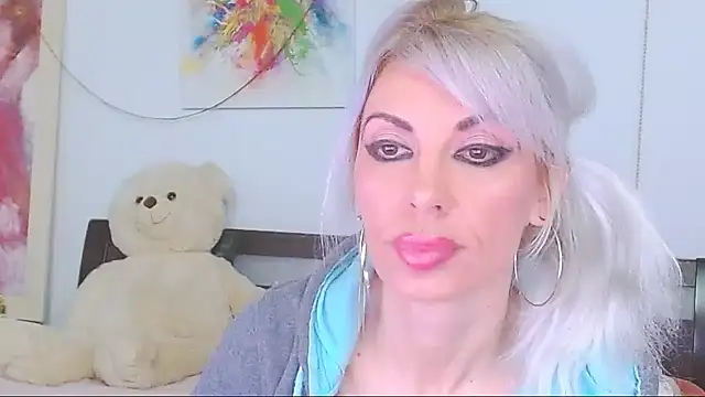 HoneyLara online show from March 9, 2026, 9:29 pm