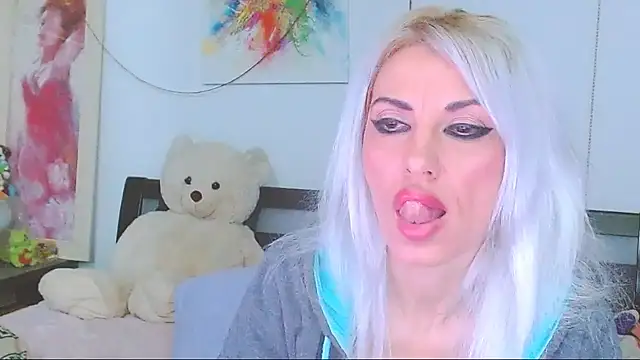 HoneyLara online show from March 6, 2026, 8:04 pm