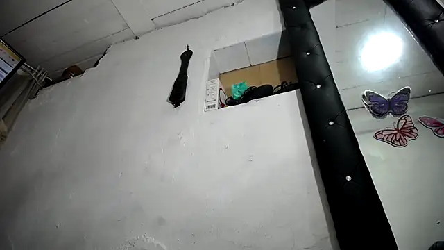 nattashafoxx online show from April 10, 2026, 1:01 am