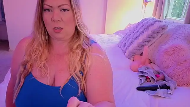 JESS LOVES online show from November 1, 2025, 4:01 pm