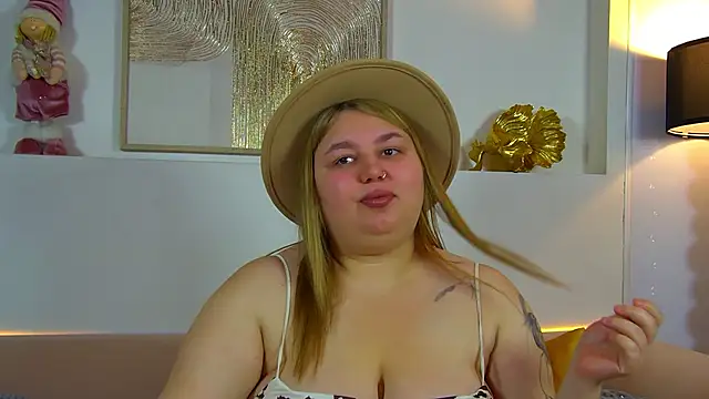 Snapshot of LillianKim chatting on December 4, 2025, 6:40 pm LillianKim online show from December 4, 2025, 6:40 pm