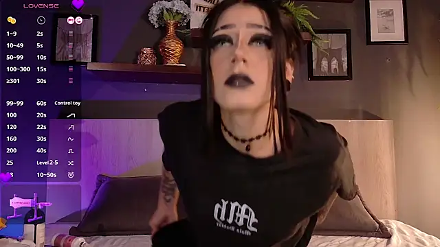 Snapshot of Mackenzie_Moore chatting on October 9, 2025, 12:11 am Mackenzie Moore online show from October 9, 2025, 12:11 am