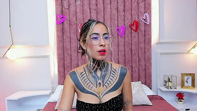 NicoleBlum online show from February 12, 2025, 5:48 pm