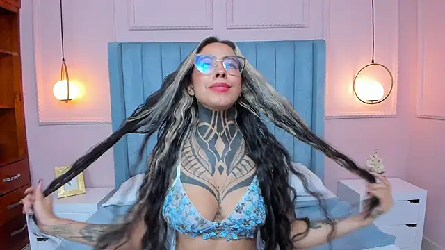 NicoleBlum online show from March 3, 2025, 11:03 pm