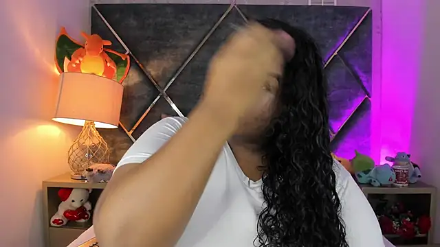 DannaFalco25 online show from October 15, 2025, 8:39 pm