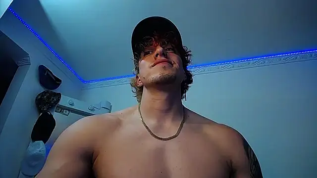 strongboy  online show from March 14, 2025, 5:05 am