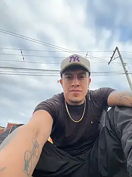 strongboy  online show from June 14, 2026, 10:22 pm