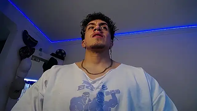 strongboy  online show from October 18, 2025, 8:11 pm