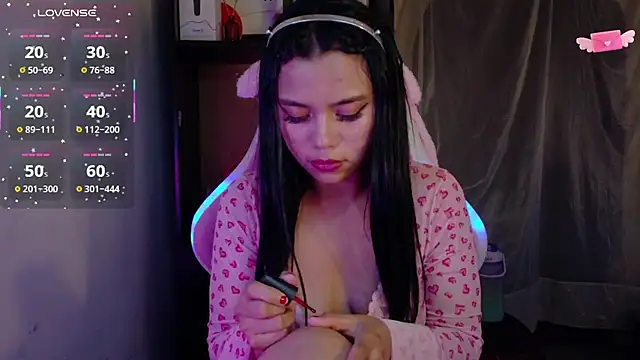 Snapshot of -Camila_ chatting on February 27, 2025, 4:24 am -Camila  online show from February 27, 2025, 4:24 am