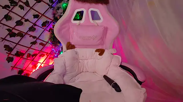 Snapshot of -Camila_ chatting on December 19, 2025, 3:47 pm -Camila online show from December 19, 2025, 3:47 pm