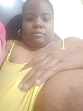 Snapshot of bigtitssxx chatting on May 15, 2026, 2:48 pm bigtitssxx online show from May 15, 2026, 2:48 pm