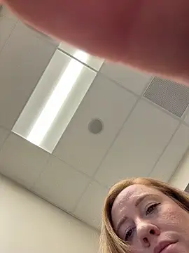 Snapshot of cinnatitties chatting on December 15, 2025, 5:19 pm cinnatitties online show from December 15, 2025, 5:19 pm