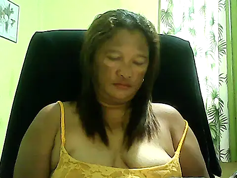 Snapshot of hott_scarlett chatting on December 4, 2025, 11:48 pm hott scarlett online show from December 4, 2025, 11:48 pm