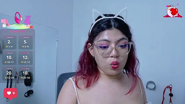 Catwhite  online show from March 13, 2025, 6:12 pm