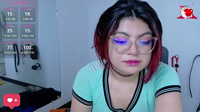 Catwhite  online show from March 20, 2025, 3:25 pm