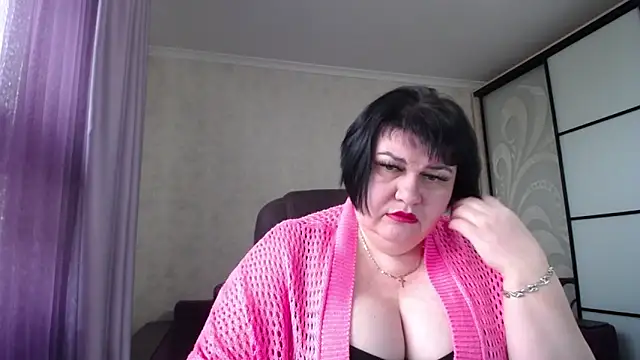 Snapshot of JuicyLady_Di chatting on December 5, 2025, 8:35 am JuicyLady Di online show from December 5, 2025, 8:35 am