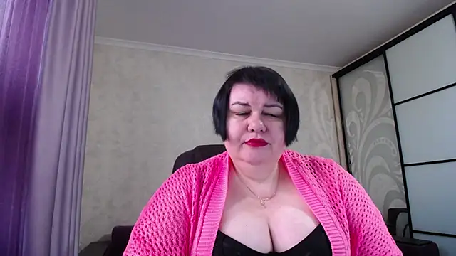 Snapshot of JuicyLady_Di chatting on November 4, 2025, 5:00 am JuicyLady Di online show from November 4, 2025, 5:00 am