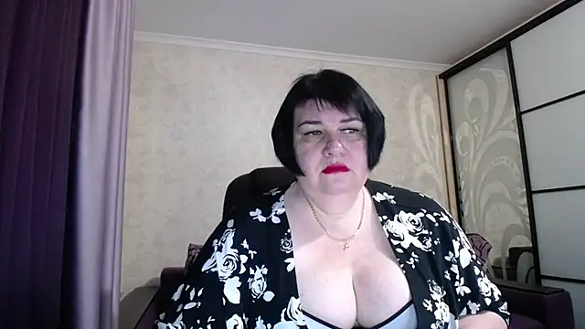 Snapshot of JuicyLady_Di chatting on November 14, 2025, 2:04 am JuicyLady Di online show from November 14, 2025, 2:04 am