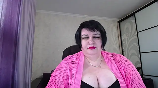 Snapshot of JuicyLady_Di chatting on November 18, 2025, 11:35 am JuicyLady Di online show from November 18, 2025, 11:35 am