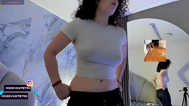 Snapshot of Katemoss70 chatting on September 16, 2025, 12:39 pm Katemoss70 online show from September 16, 2025, 12:39 pm