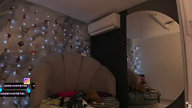 Snapshot of Katemoss70 chatting on December 4, 2025, 12:26 pm Katemoss70 online show from December 4, 2025, 12:26 pm