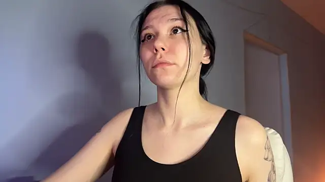 pinkdolly18 online show from May 10, 2026, 9:27 pm