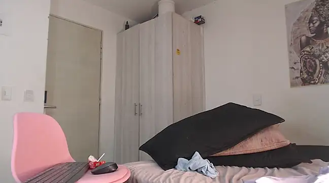 Corina Ts online show from February 9, 2025, 1:33 am