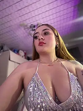 Sam Thompsoon  online show from April 23, 2026, 3:13 am