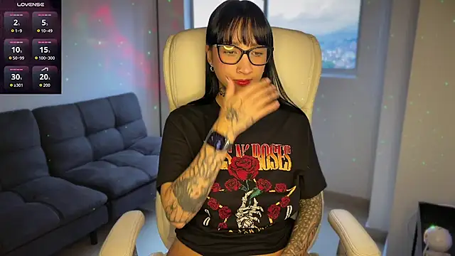 Snapshot of xisisxx chatting on December 2, 2025, 10:33 pm xisisxx online show from December 2, 2025, 10:33 pm