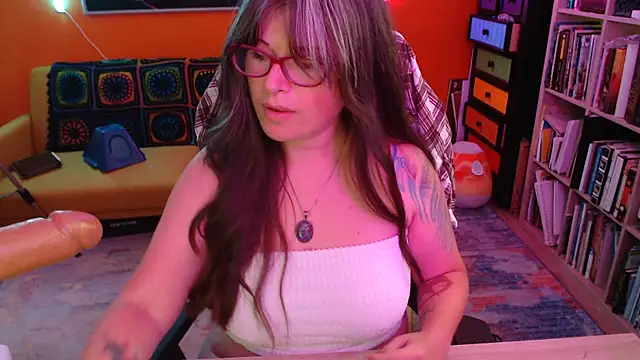 Snapshot of TheLenaAdams chatting on November 19, 2025, 5:35 pm TheLenaAdams online show from November 19, 2025, 5:35 pm