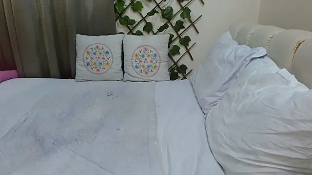 Snapshot of Lovelywife786 chatting on February 9, 2025, 5:43 pm Lovelywife786 online show from February 9, 2025, 5:43 pm