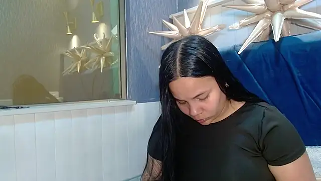 Snapshot of EmilyQueen3x chatting on December 16, 2025, 11:14 am EmilyQueen3x online show from December 16, 2025, 11:14 am