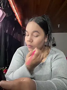 Snapshot of EmilyQueen3x chatting on February 12, 2026, 4:40 pm EmilyQueen3x online show from February 12, 2026, 4:40 pm