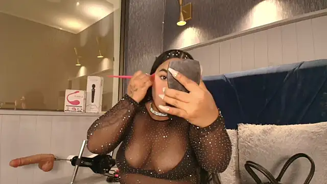 Snapshot of EmilyQueen3x chatting on February 28, 2026, 1:11 pm EmilyQueen3x online show from February 28, 2026, 1:11 pm