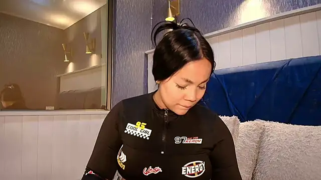 Snapshot of EmilyQueen3x chatting on February 22, 2026, 2:08 pm EmilyQueen3x online show from February 22, 2026, 2:08 pm