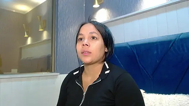 Snapshot of EmilyQueen3x chatting on February 9, 2026, 12:47 pm EmilyQueen3x online show from February 9, 2026, 12:47 pm