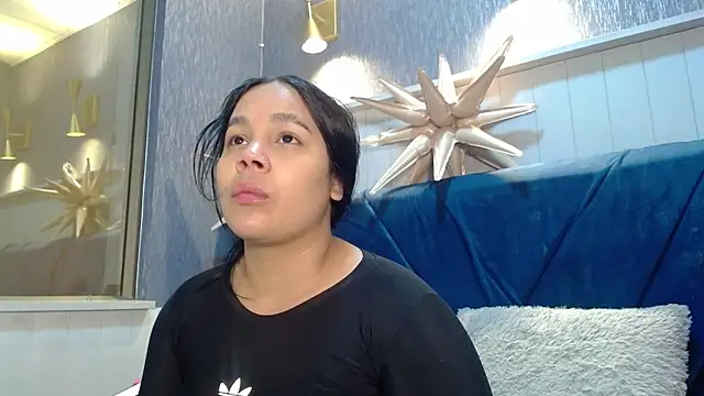 Snapshot of EmilyQueen3x chatting on December 18, 2025, 1:37 pm EmilyQueen3x online show from December 18, 2025, 1:37 pm