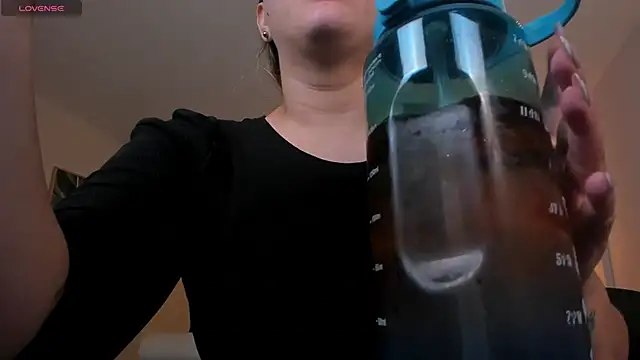 Snapshot of MartinnaBonnet chatting on February 11, 2025, 10:47 am MartinnaBonnet online show from February 11, 2025, 10:47 am