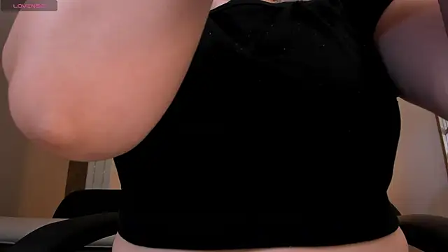 Snapshot of MartinnaBonnet chatting on February 13, 2025, 11:06 am MartinnaBonnet online show from February 13, 2025, 11:06 am