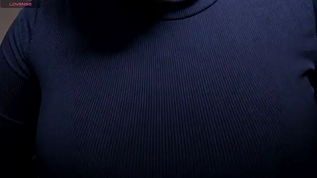 Snapshot of MartinnaBonnet chatting on March 5, 2025, 10:33 am MartinnaBonnet online show from March 5, 2025, 10:33 am