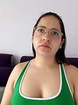 MiaLaurenzz online show from October 21, 2025, 12:15 pm