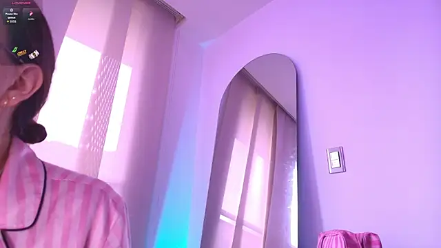 Pleasure Vibes23 online show from October 28, 2025, 11:09 am