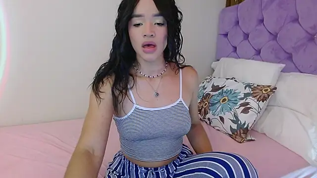 kiarablue online show from March 22, 2025, 2:27 am